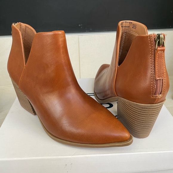 Scoop Heeled Booties in Cognac Color Size 7.5 - NEW WITH BOX - Picture 4 of 10